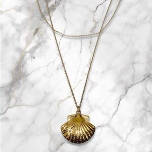 SEASHELL PENDANT NECKLACE